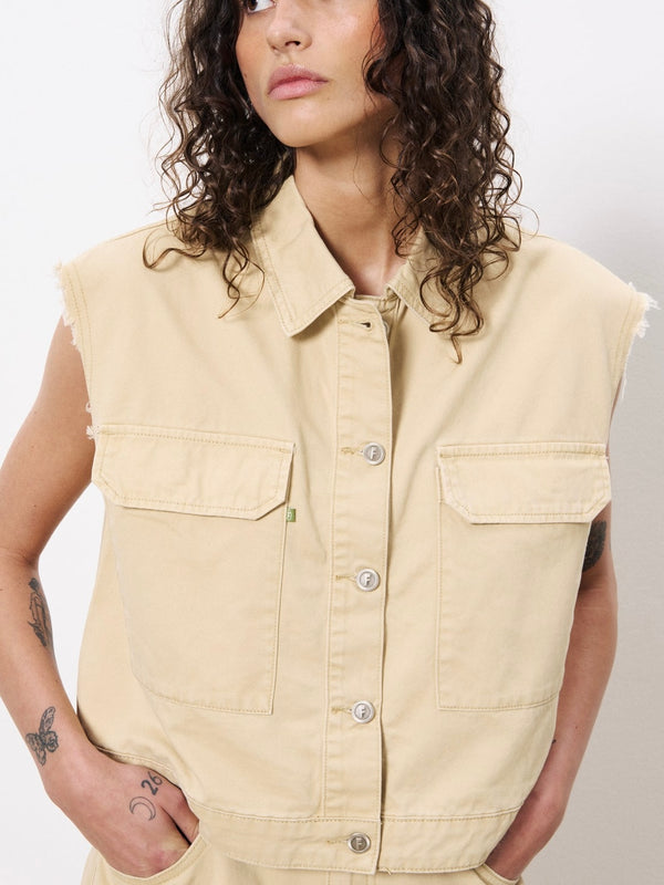 Nahed Vest
